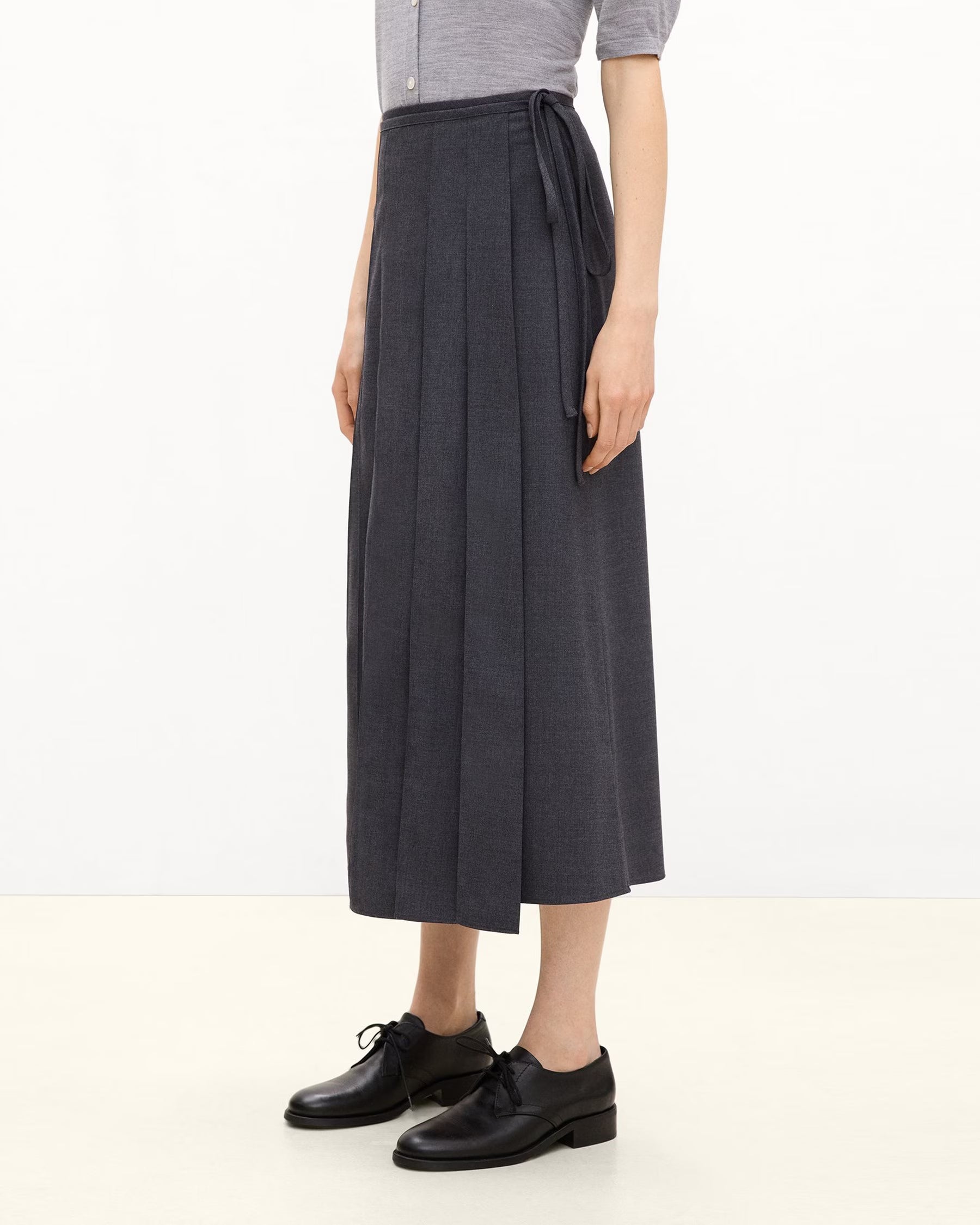 Theory Pleated Wrap Skirt in Drape Flannel - Charcoal Melange
