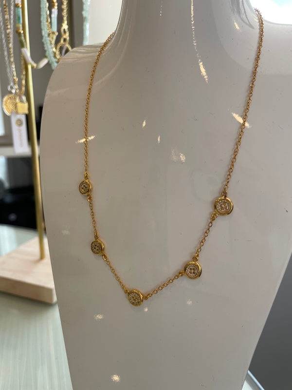 Smooth Rim Classic Collar Necklace